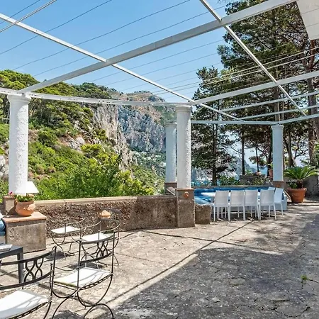 In - Beautiful In With 5 Bedrooms Capri