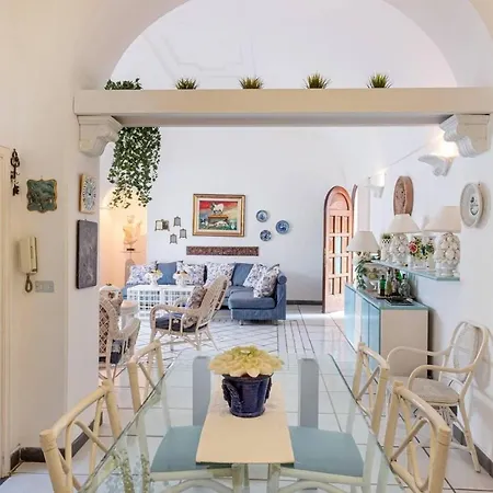Casa de hóspedes In - Beautiful In With 5 Bedrooms Capri