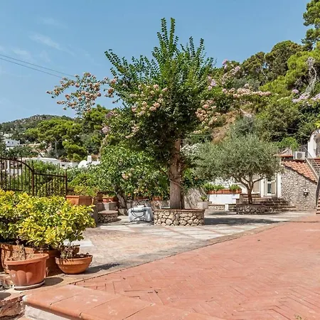 In - Beautiful In With 5 Bedrooms Capri