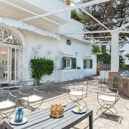 In - Beautiful In With 5 Bedrooms Guest house