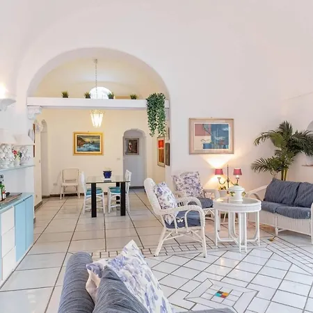 In - Beautiful In With 5 Bedrooms *